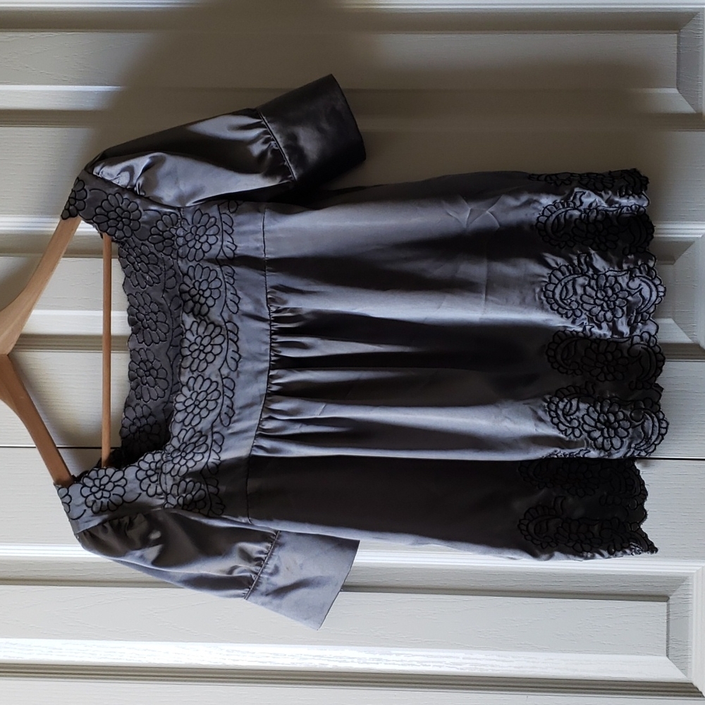 XXI Gray Satin Top. Size M
